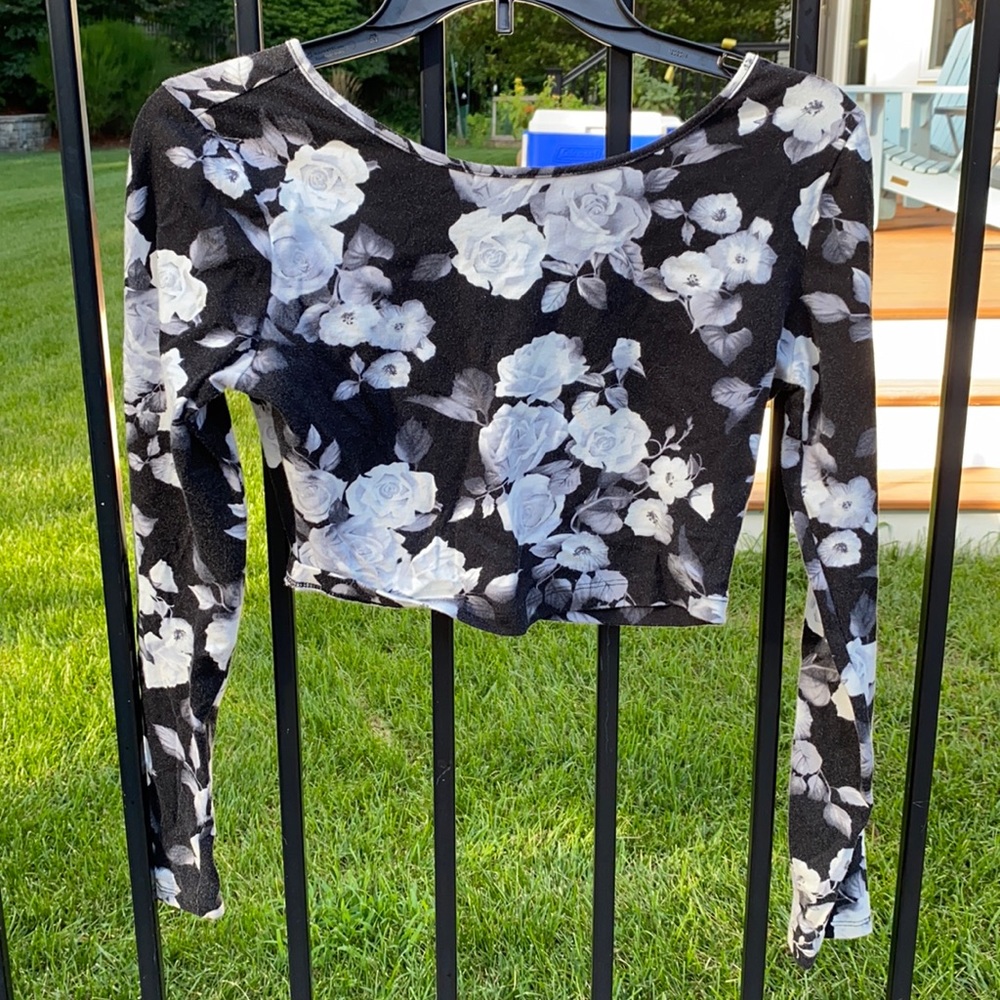 Floral long sleeve crop top